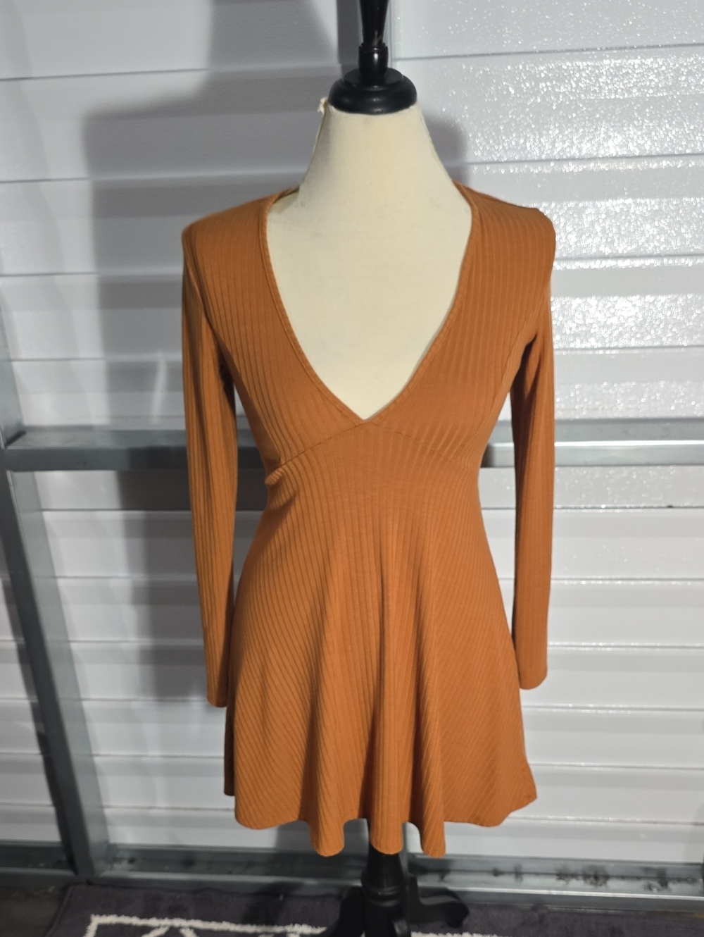 Forever 21 Orange Ribbed V-Neck Dress Size Medium‎